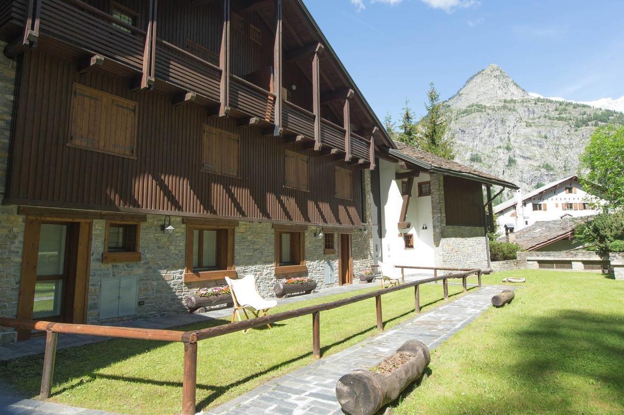Joivy Superb Apartments For 6 With Mountain View And Garden In Courmayeur Exterior foto